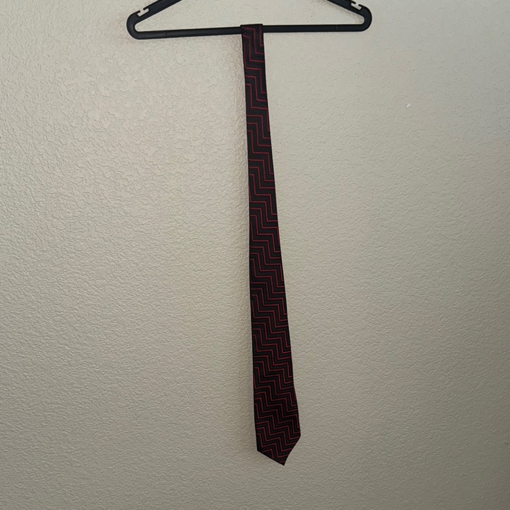 Elegant Red and Black Men's Tie